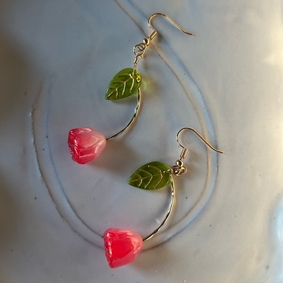 New  - Flower Dangle Earrings- 18k Gold Hook. - Picture 4 of 6